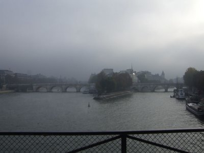 P1 Paris - view from Pont des Arts in mist.JPG