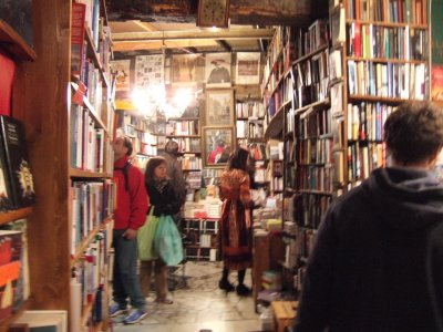 P8B Inside Shakespeare and Co.JPG