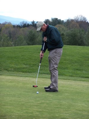 Harry Woods with his putting technique
