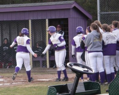 Maggie & Team Greet Katy at Plate
