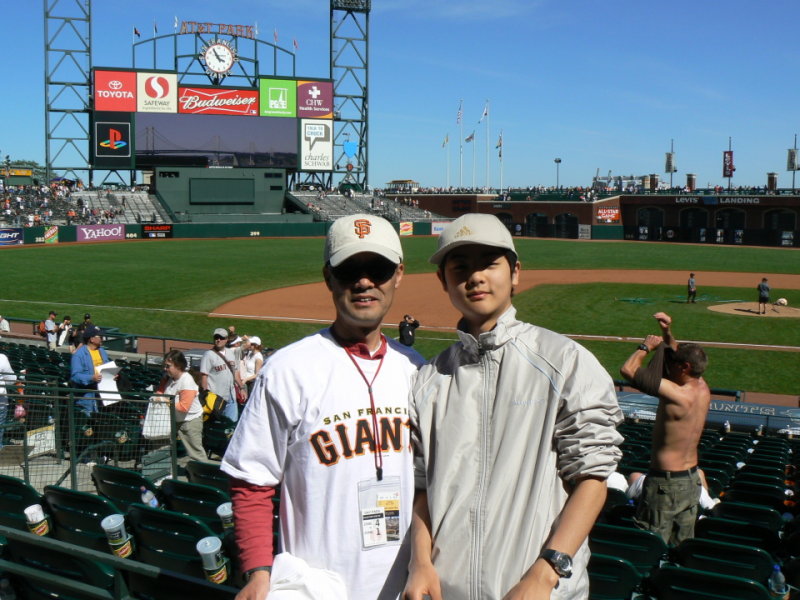 Looks like a couple of happy tourists.