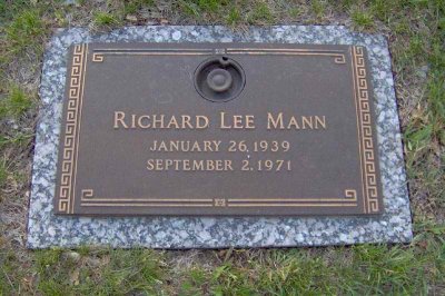 This is a picture of the gravestone belonging to my father: Richard Lee Mann. He's buried in Lincoln Memorial Park, Lincoln, Lancaster County Nebraska.