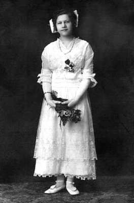 Helen Marie Rumpeltes was the eldest of six children born to Adam Andreas Rumpeltes & his wife, Theresia Rosina Portsche. On 23 Nov 1918 in Lincoln Nebraska she married John Lawrence Warner. Together this couple would have six children.