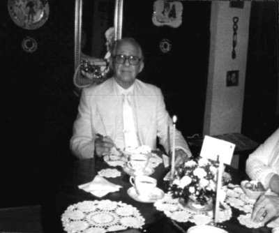 One last photographs of my uncle Paul, having dinner at his sister's house, my grandmother: Vivian Hazel [Portsche] Coatney, Stuart.