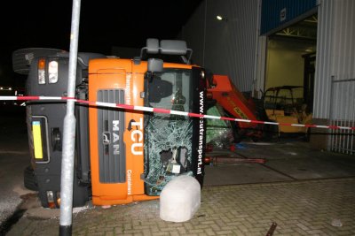 Gekantelde vrachtwagen 21-01-2007