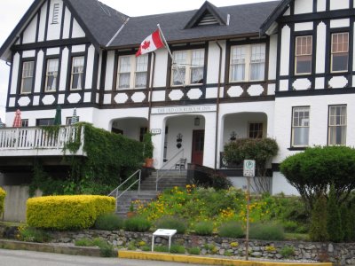 The Old Courthouse Inn at Powell River - highly recommended. (click on photo)