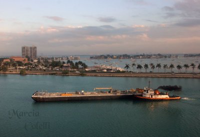 Barge at sunrise Miami_2138.jpg