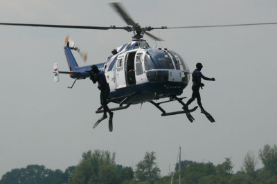 Divers jump out of police heli