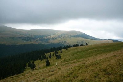 Widok na grzbiet Vf. Lui Patru spod Vf. Sureanu
