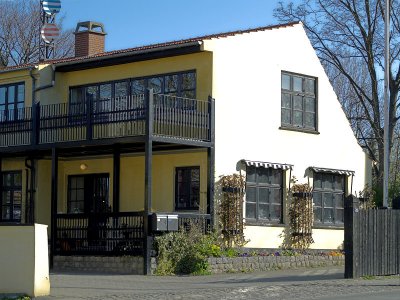 2007-04-17 Yellow house