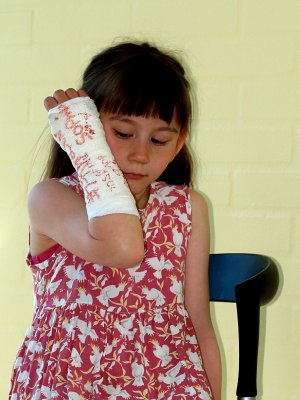 Nicole with broken arm