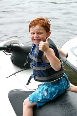 26_JasonJetSkiThumbsUp2562A.jpg