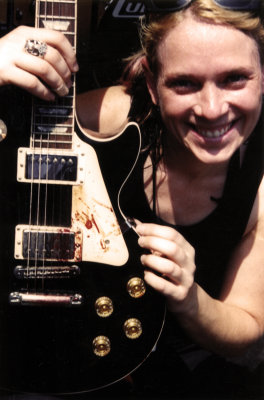 sina-bloody guitar.jpg