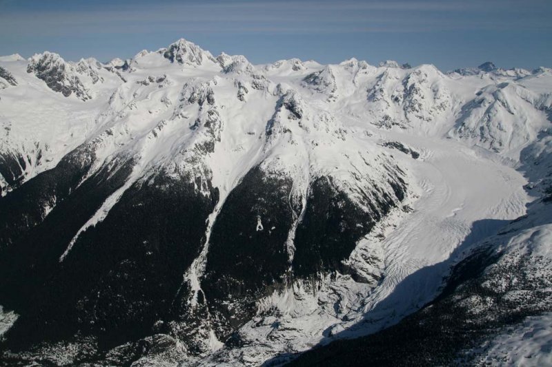 Sumquolt Glacier (R) & Cerberus, View N <br>(MonarchIceFld040307-_663.jpg)
