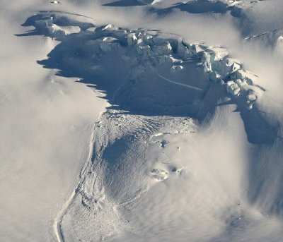 Icefall Avalanche Detail (MtBaker032707-_133.jpg)