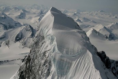 Queen Bess, Upper NE Face & Summit