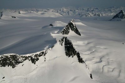 View NW Down Heakamie Glacier From Grenville's N Slopes (Homathko051507-_092.jpg)