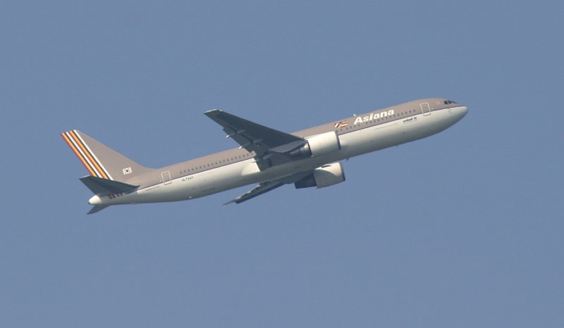 Asiana 767-300 departing NRT, June 2005