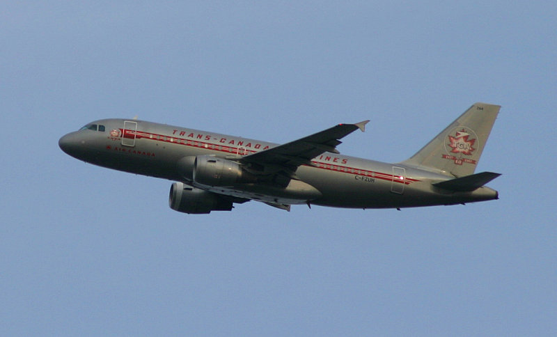 Air Canada A-319 in retro livery