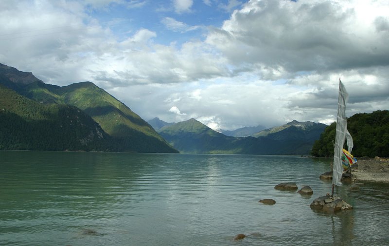 Blue sky appeared above the lake