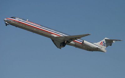 AA MD-80 taking off from LGA RWY 31