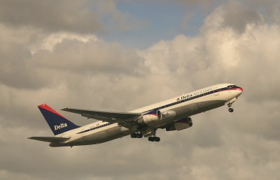 Delta 767-300 taking off RWY 9L, FLL