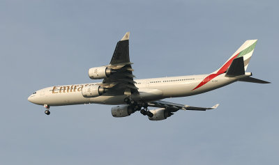 Emirates A340-600 approaching JFK 31R