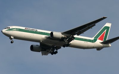 Alitalia 767-300 approaching JFK 31R