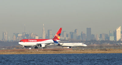 Avianca 767 turning on to JFK 4L while DL CRJ began takeoff roll