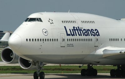 Close up of Lufthansa 747-400