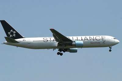 OE-LAY is the 767-300 in Austrian's fleet that wears Star Alliance color