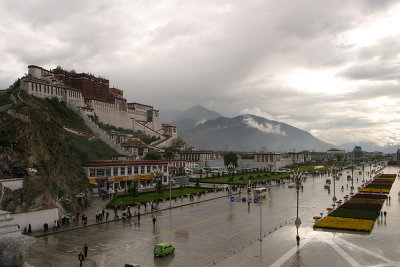 After the morning rain, the Palace and the square
