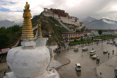 The palace as seen from the Yao Wang Hill