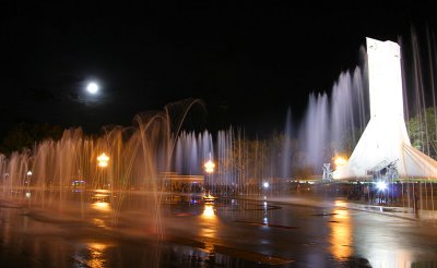 Full moon, musical Fountain and the Potala Palace Square