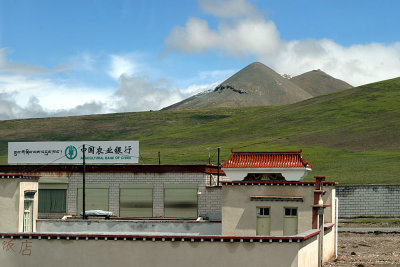 At about 4500m, one of the highest bank branches in China