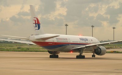 MH 777 commencing its taxi, PVG, Sept 2007