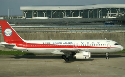 Sichuan Airlines (3U) 320 at PVG, Aug. 2007