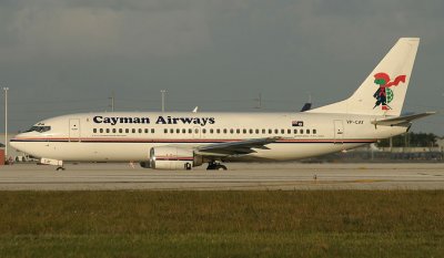 Cayman's 737-300 taxi toward MIA RWY 8R