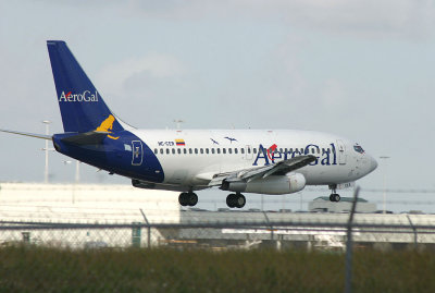 AeroGal's 737-200 racing towards the runway