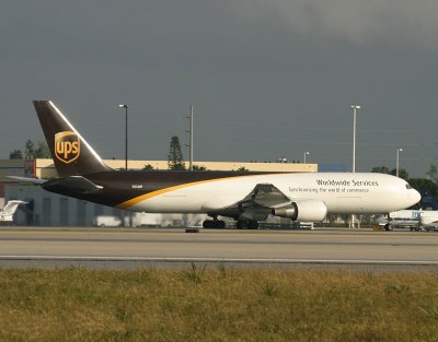 UPS 767 waiting for take off