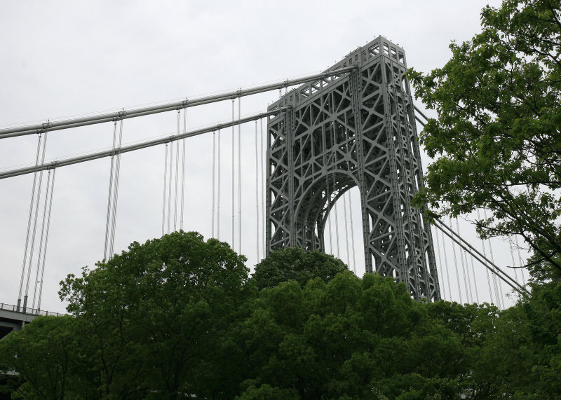 I finally got to photograph Jeffrey's Hook lighthouse.  This is GW bridge from the path.
