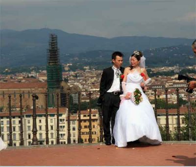 Took the train to Florence and went to Plaza Michelangelo.  First city, first bride!  Saw another here a few minutes later!