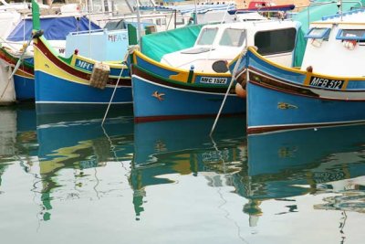 3 colorful boats