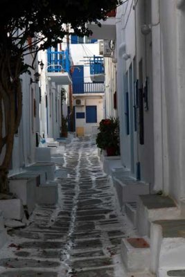 A typical street - designed to foil pirates (and tourists, too!)