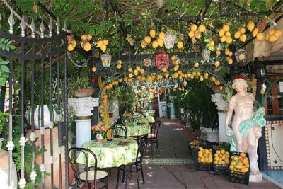 Lemon shop by Pompeii entrance
