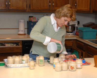 Adding vinegar to the jars