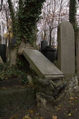 Collapsed grave stone