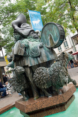 2654 - Luxembourg Fountain.jpg
