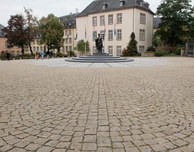 2661 - Luxembourg Old Town Statue.jpg