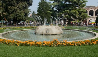 3173 - Verona - Piazza Bra.jpg